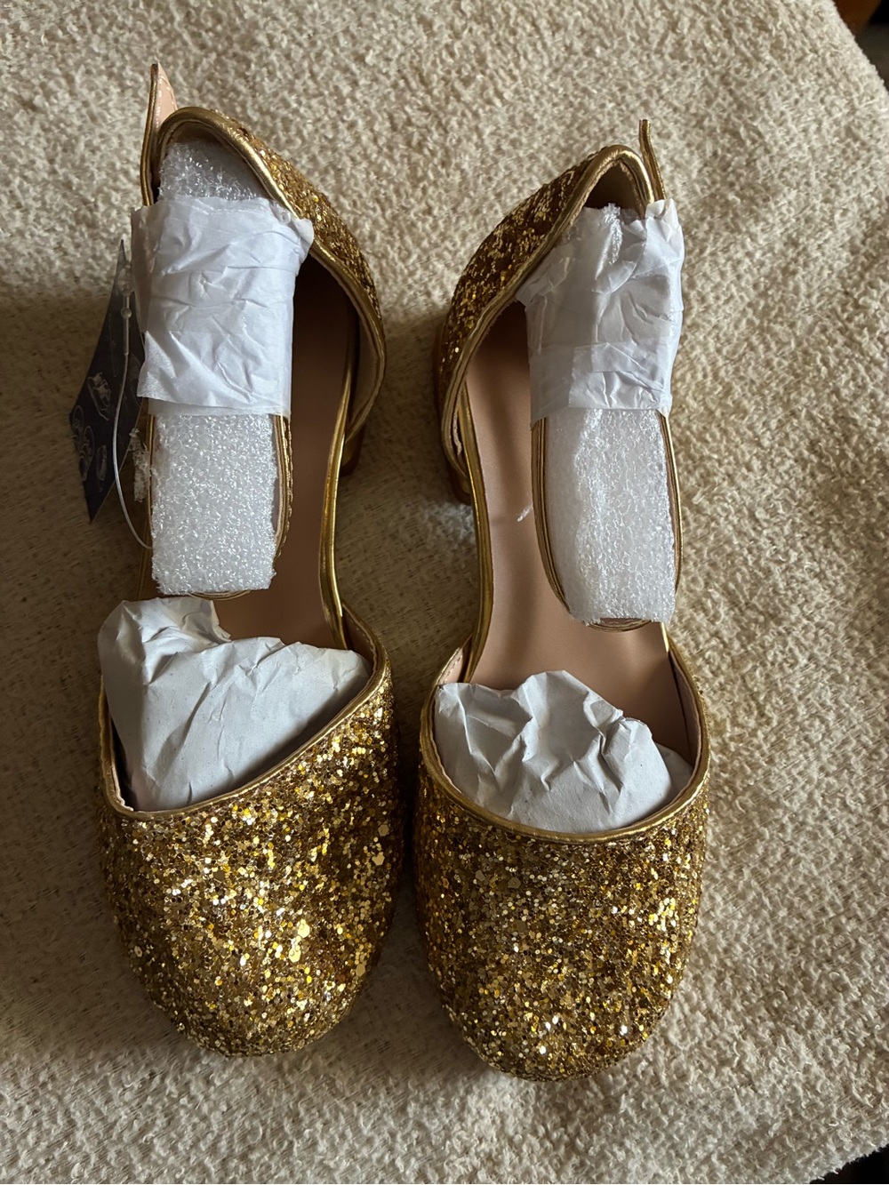 Girls Pretty gold Glitter Closed Toe Kitten Heels size 12 M shoes